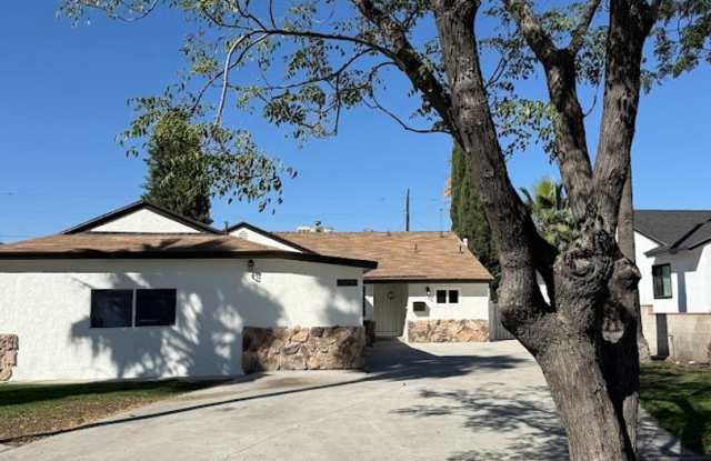 Beautiful 4 Bedroom, 2 Bathroom Arleta Home For Lease with Pool! photos photos