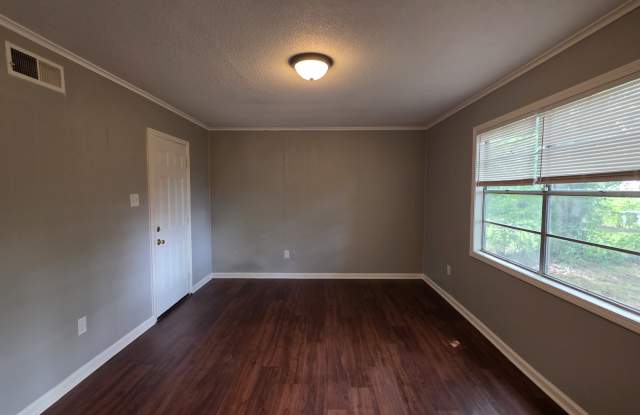 5136 Alford St Gallery 3