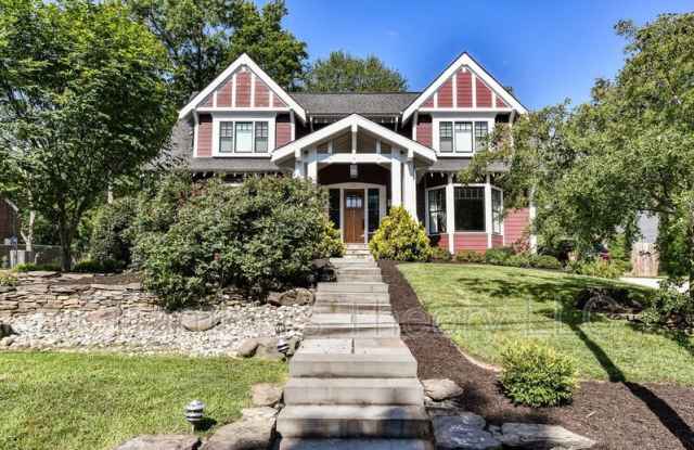 215 Van Buren St N photos photos