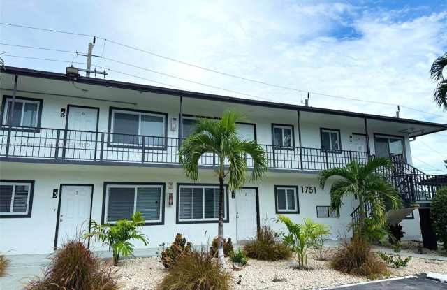 1751 Liberty St photos photos