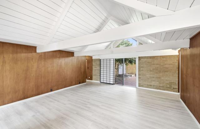 Charming 4+ Bed, 2 Bath Eichler in Desirable Greenmeadow Gallery 4