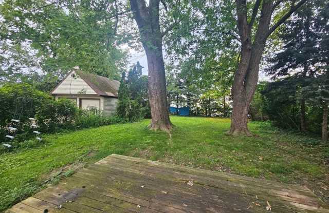 Spacious 3-Bedroom Home with Private Backyard in Euclid Gallery 4