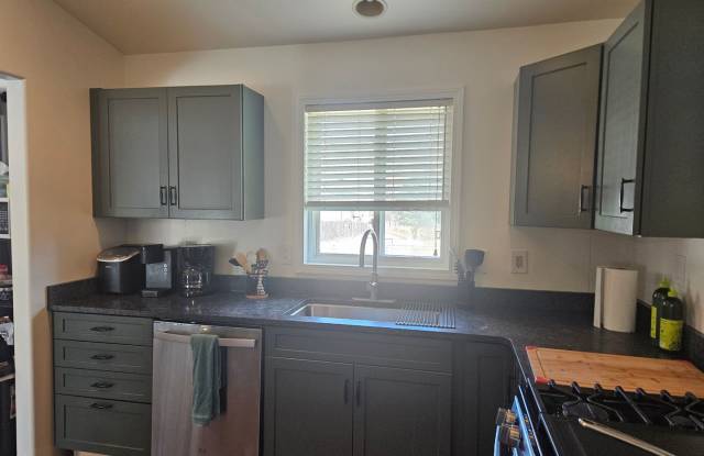 Fully Furnished Split Level Two-Bedroom Home Gallery 3