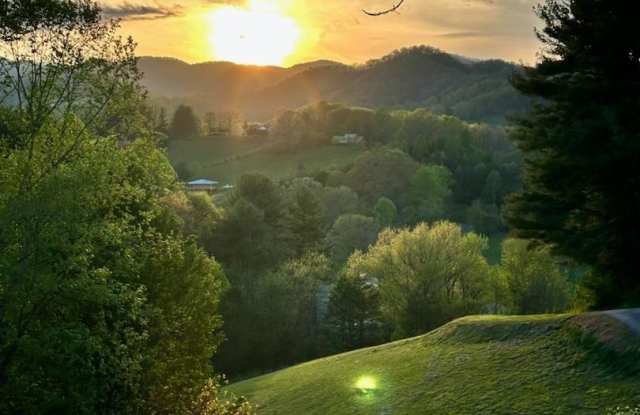 Views and relaxation await - Nearby Asheville photos photos