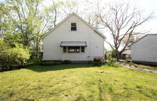1581 7th St - 1581 7th Street, Cuyahoga Falls, OH 44221