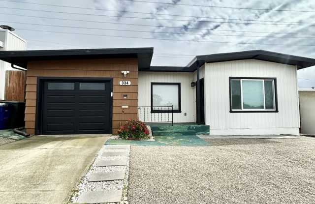 Beautifully Remodeled 3 Bed/1 Bath Home with Fenced Backyard Available NOW! photos photos