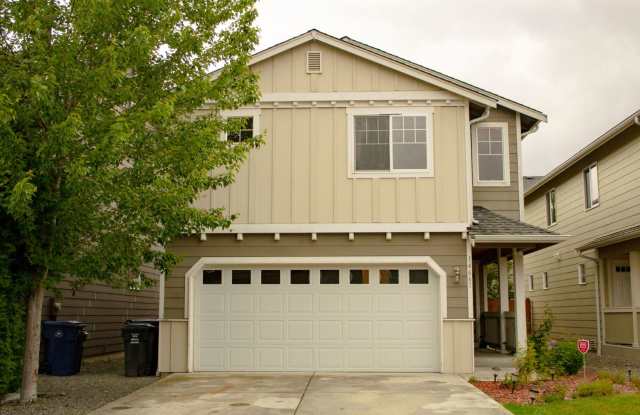 Spacious 4 Bed, 2.5 Bath Home Marysville!! Available NOW!!! - First month's rent 1/2 OFF! - 14661 49th Drive Northeast, Marysville, WA 98271