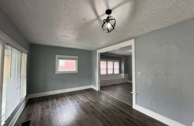 Rivoli Park 2 Beds 1.5 Bath Gallery 3
