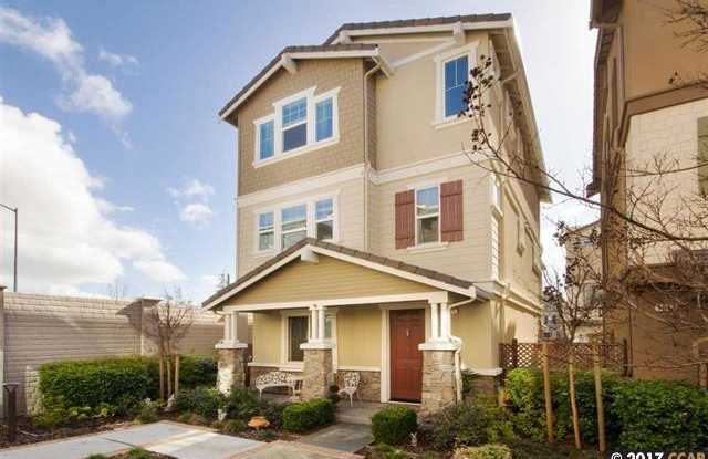 7075 N Mariposa Ct Gallery 2