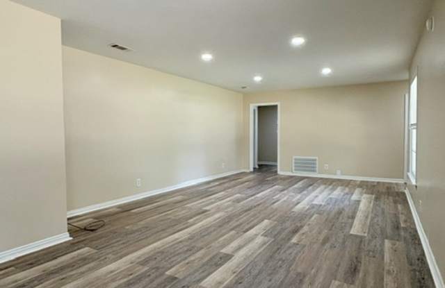 1824 S Fleishel Gallery 3