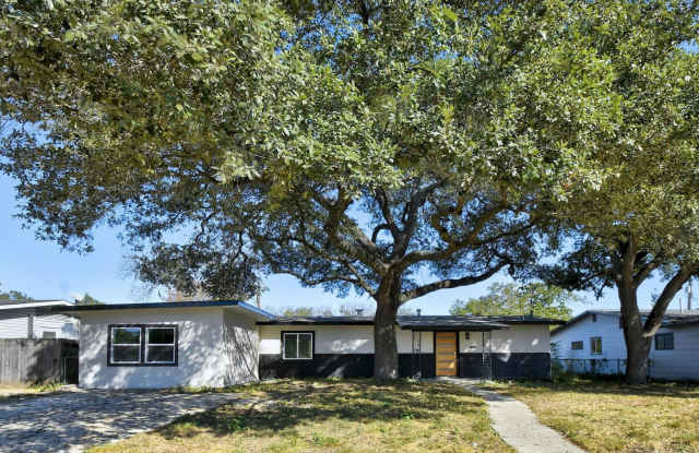 826 Chevy Chase Drive photos photos