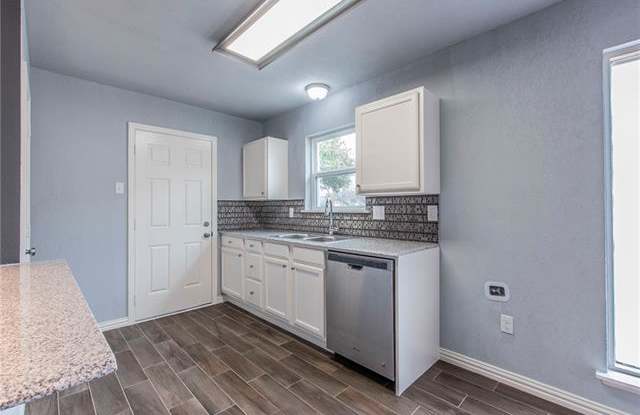 8706 Kingspoint Drive Gallery 3