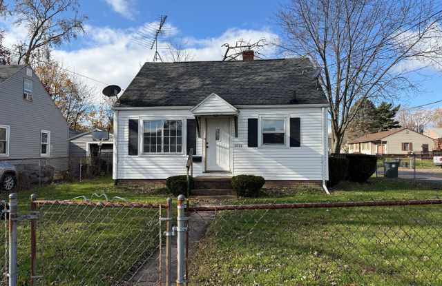 2-Bed House Canton - 2833 Gilbert Avenue Northeast, Canton, OH 44705