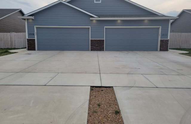 1311 Azena St photos photos