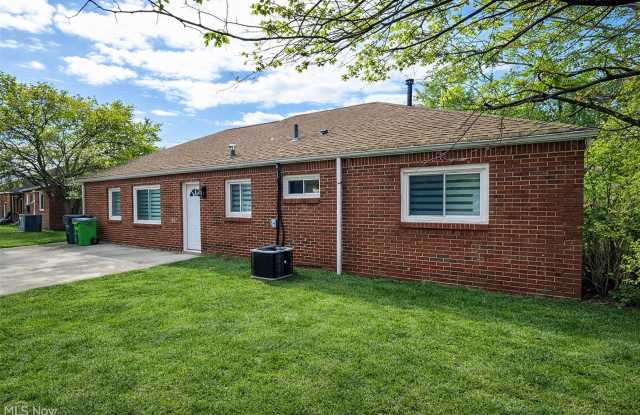 Charming Euclid Home in Quiet Residential Neighborhood photos photos