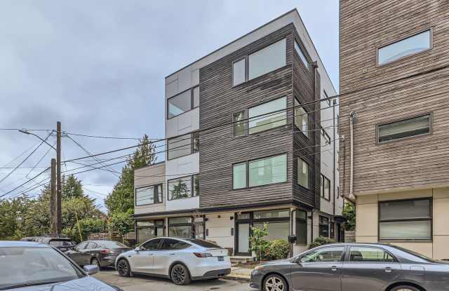 Luxurious 2-Bedroom Townhome with HUGE Multifunctional Space AND loft photos photos