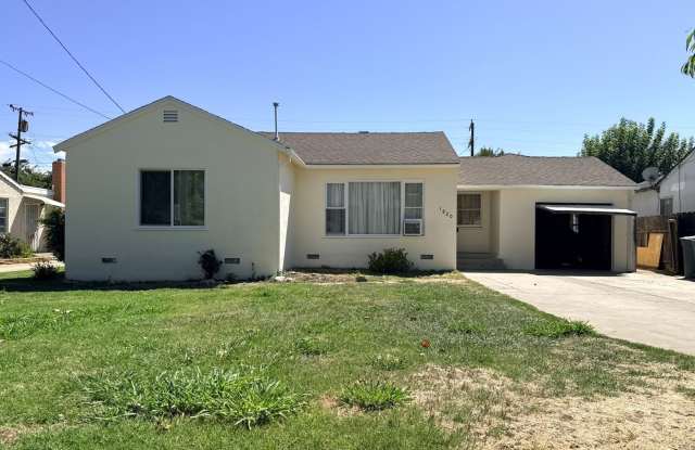 Conveniently located 2/1 is waiting to be called home! photos photos