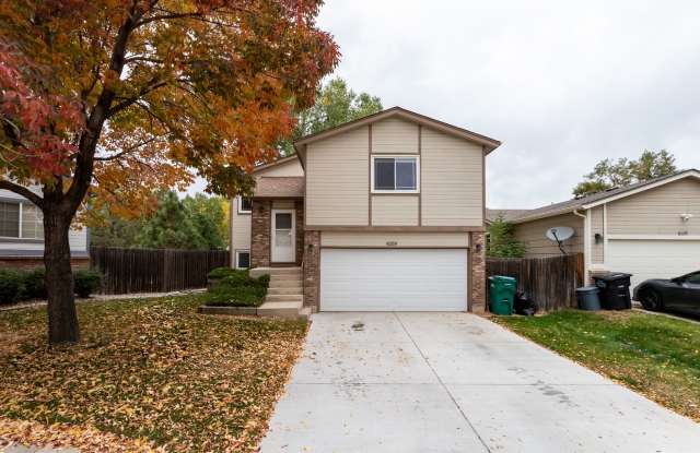 Well Maintained bi-level home in Stetson Hills! photos photos