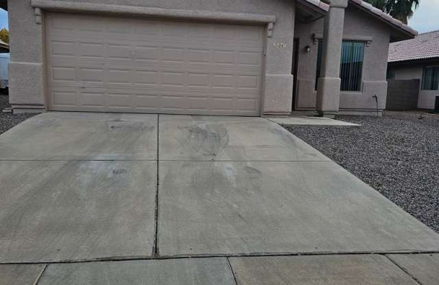 CLOSE TO SHOPPING AND HOSPITAL! photos photos