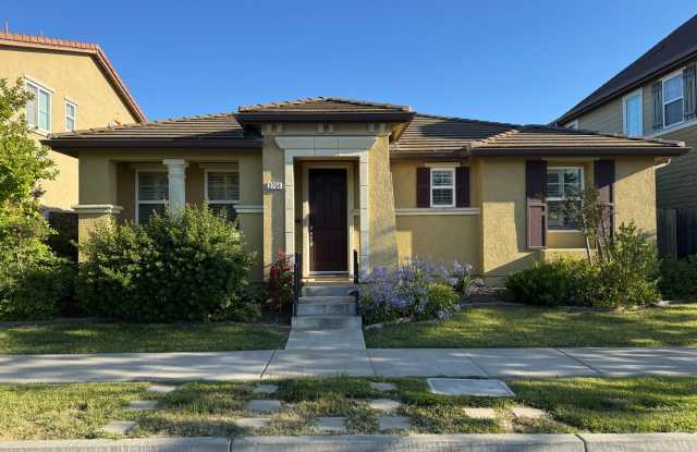 Stylish Single-Story 3 Bed 2 Bath Home For Rent in Spring Lake photos photos