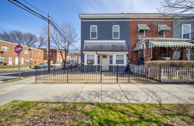 Recently renovated, luxurious 3 bedroom/2 bath Off H Street - 1679 Montello Avenue Northeast, Washington, DC 20002