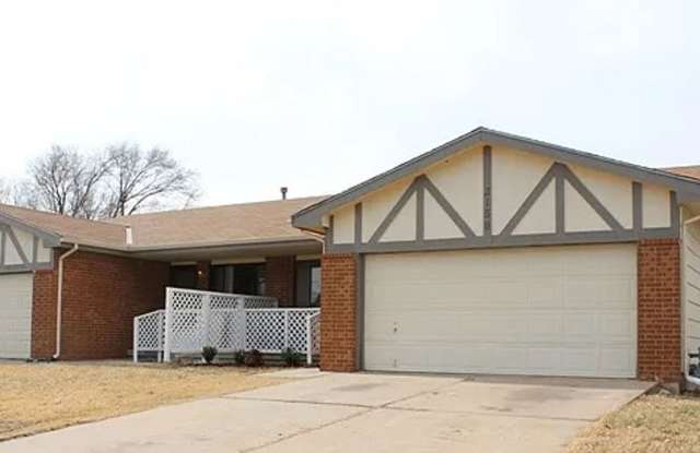 Spacious 3 bedroom duplex close to McConnell Air Force Base photos photos