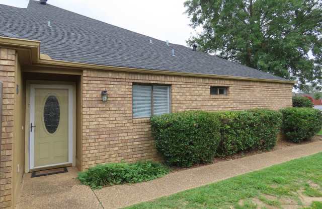 Newly Painted Lovely 3 Bedroom, 2 Bath Duplex-Lawn Care Provided! Gallery 3