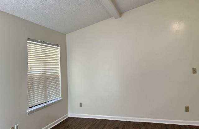 9718 Wallwood Drive Gallery 3