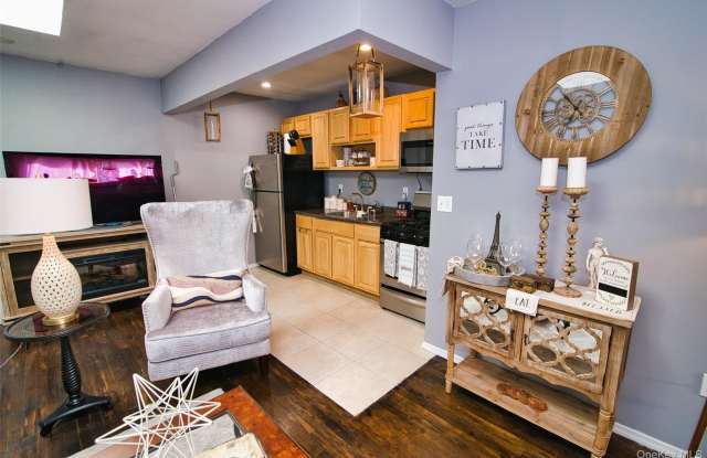 180 Montauk Avenue photos photos