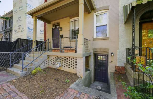 Great 3 Bedroom 2 Bath Renovated townhome in H St corridor photos photos