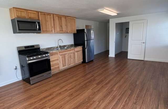 Charming 1 Bedroom, 1 Bathroom Home with Updated Interior! Gallery 3