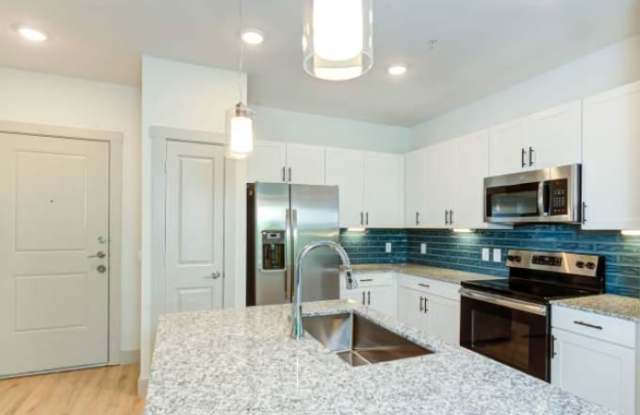 733 Oak Park Dr Gallery 3