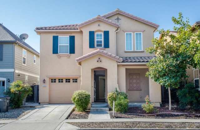 Beautiful 3 bed 2.5 bath Home in Spring Lake - 2586 Allen Circle, Woodland, CA 95776