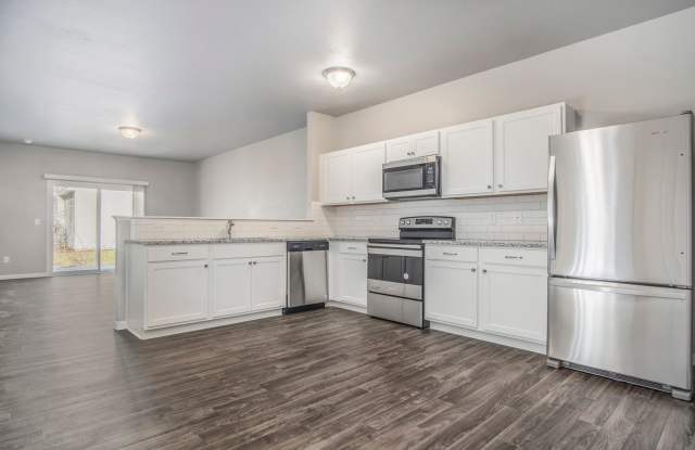 1 Month FREE Rent! Applied to Your First Full Month. Terms & Conditions Apply. Gallery 4