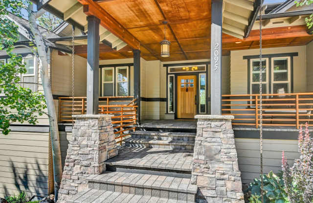 Executive Rental Fully Furnished 3 bedroom 2.5 bath - Office -  NW Bend Gallery 3