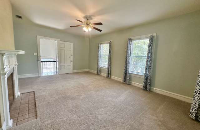 Application Received! Historic 2-Bedroom Upstairs Apartment Gallery 4