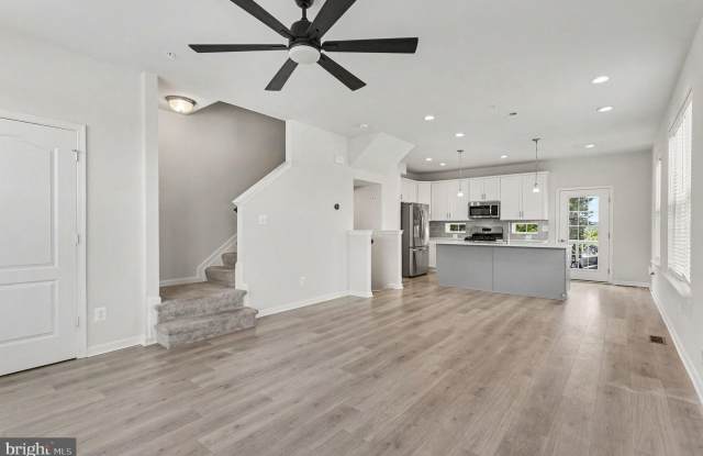 303 SEAR Court Gallery 4