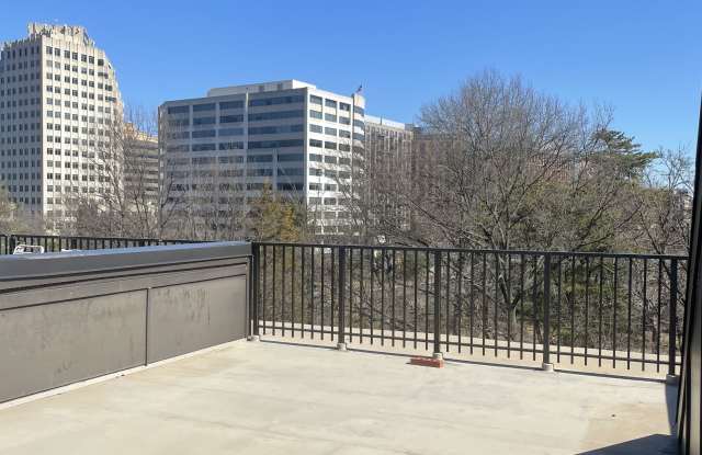 920 N. Buchanan Court Gallery 1