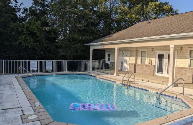 Townhouse with Pool Access. Assigned parking! - 1808 Shay-Lin Court, Okaloosa County, FL 32578