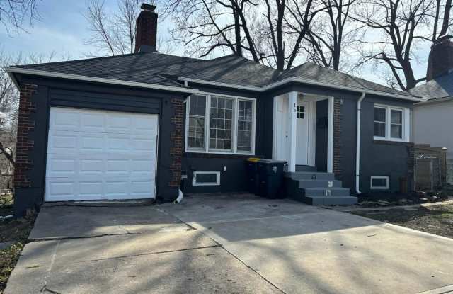 Newly Remodeled 4 Bedroom in Waldo – Fenced Yard & 1-Car Garage photos photos