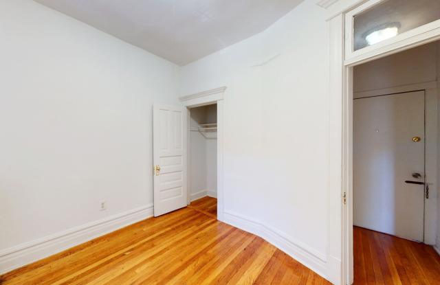 5405-5407 S. Woodlawn Avenue Gallery 4