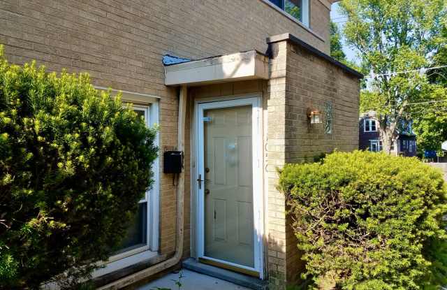 Cozy 3 bedroom 1.5 Bathroom Townhouse! Hardwood Throughout! Parking Included In Rent! Available for a June Move In! photos photos
