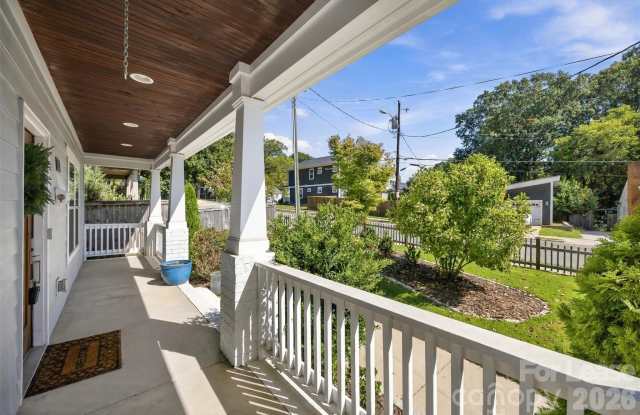 1617 Hawthorne Lane Gallery 4