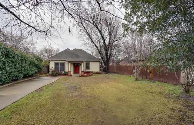 617 E Worth Street - 617 East Worth Street, Grapevine, TX 76051