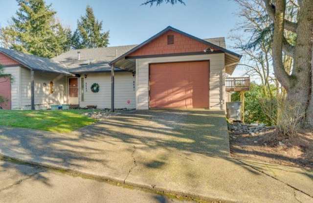 Updated 3 Bedroom, 1.5 Bathroom Duplex in With Stunning Mt. Hood Views - 4641 Pine Street, West Linn, OR 97068