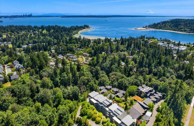 High-End Vineyard Lane Condominium Gallery 3