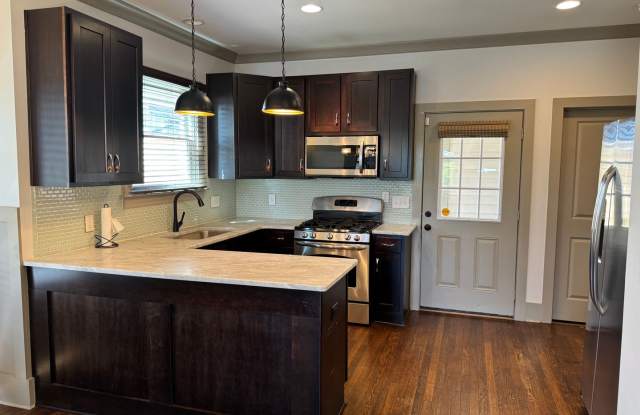 Perfect 4BR Bungalow in the Heart of Nashville Gallery 4
