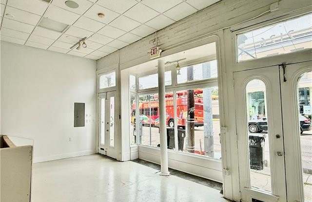2126 MAGAZINE Street Gallery 2