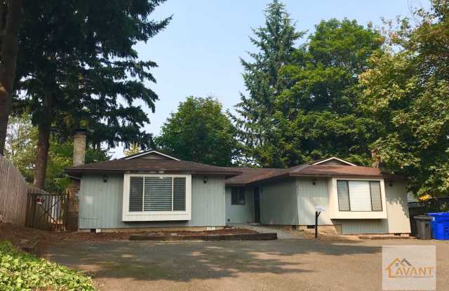 SPACIOUS SANDY DUPLEX ON PRIVATE LOT WITH FENCED IN YARD; WATER/SEWER INCLUDED! photos photos