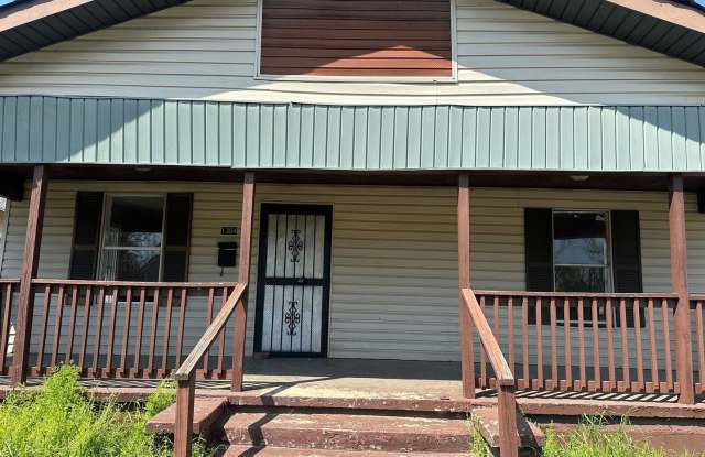 Charming 3-Bedroom, 1-Bathroom Home with Fenced Yard Gallery 3